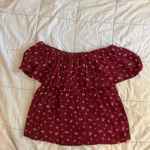 Hollister off the shoulder top - size XS - like new condition
